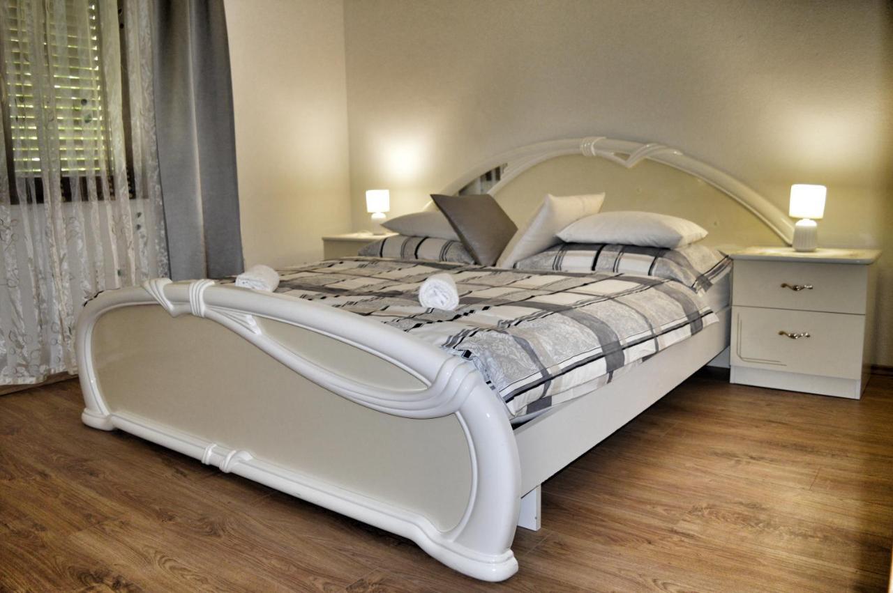 Apartment Nikolic Kaštela Екстериор снимка