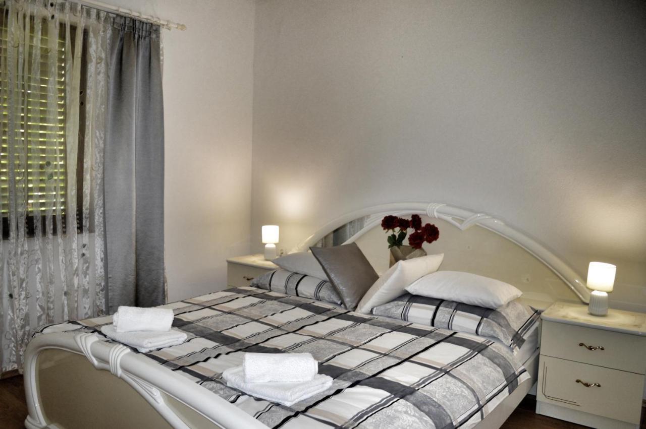 Apartment Nikolic Kaštela Екстериор снимка