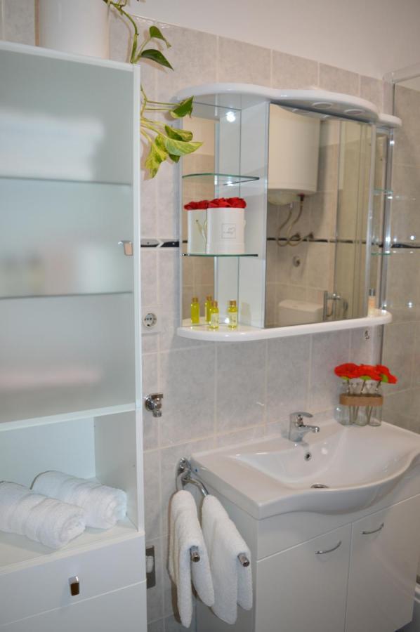 Apartment Nikolic Kaštela Екстериор снимка
