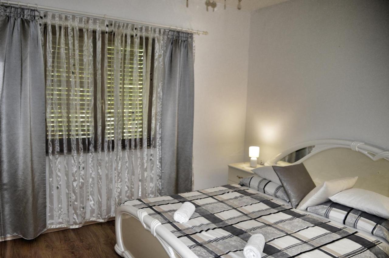 Apartment Nikolic Kaštela Екстериор снимка